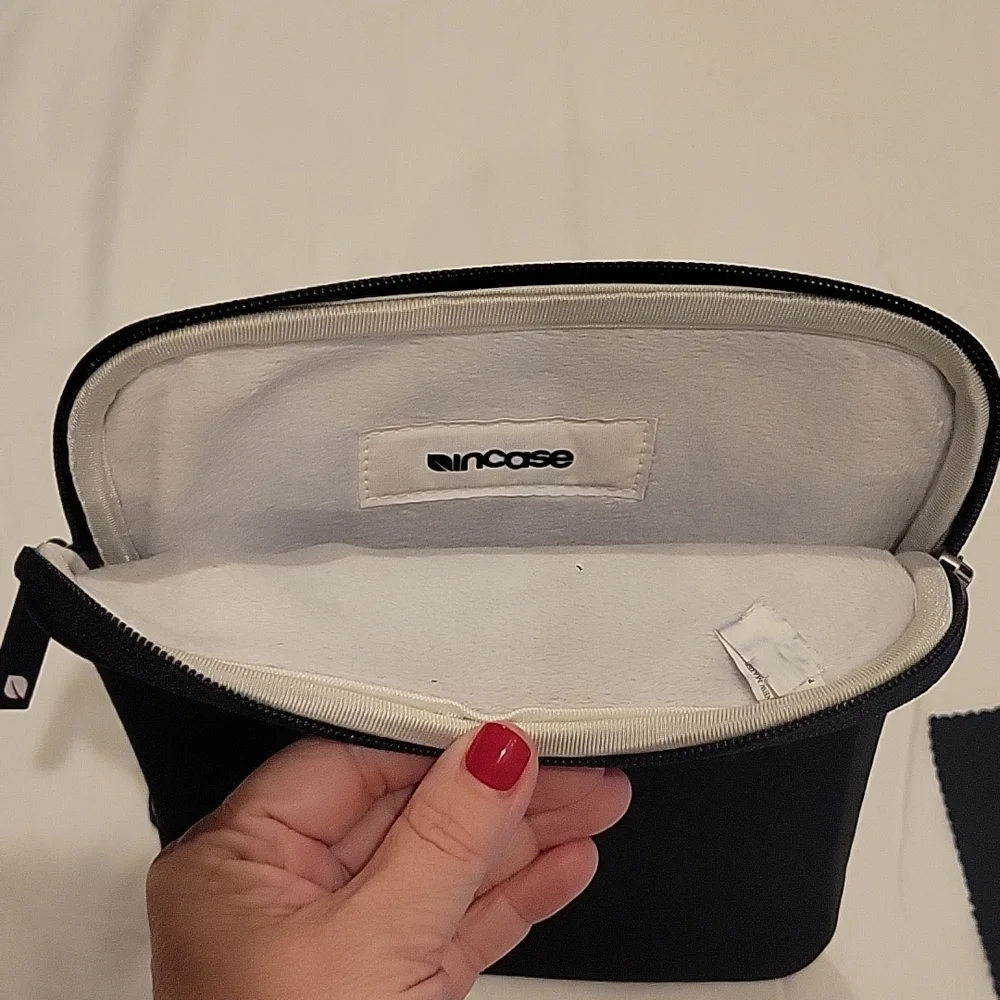 Padded tablet case with cleaning cloth